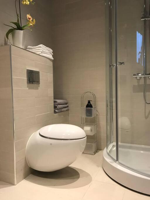 Topp Moderne Suite. Ларвик Экстерьер фото